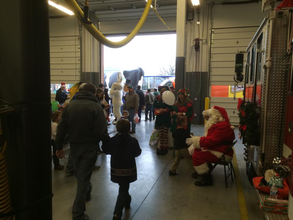 Christmas Parade 2014 Bridgewater Volunteer Fire Company